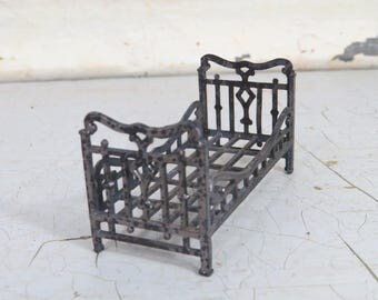 metal dollhouse bed