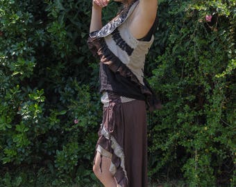 Asymmetric skirt, short front and long back.
