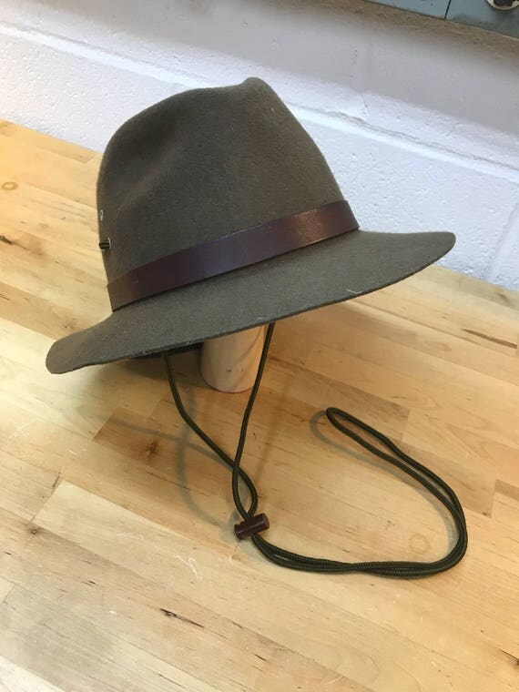 Mens hat adjustable strap / outback
