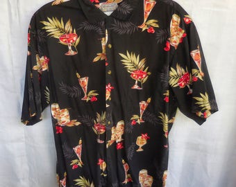 Weekender Vintage Hawaiian Shirt with Cocktails on Black Short Sleeve Size: Men's M Cotton-Rayon Blend