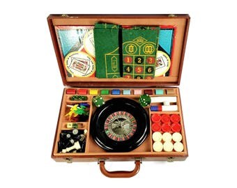 Lowe Multiple Game Set in Briefcase 1939 Checkers Chess Poker Horses Roulette