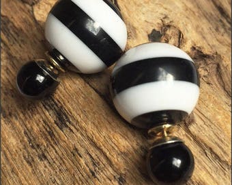 Paires de boucles d'oreilles doubles perles tribales rayures noires et blanches (boucles avant arrière 2 boules devant derrière) )