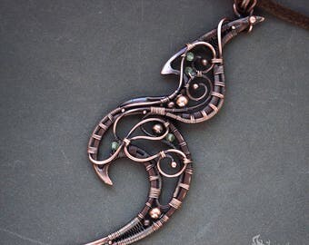 Copper wire wrapped neckalce // Prenite beads coppper wire wrap necklace // Patinated copper wire wrapped pendant // Green beads wire wrap