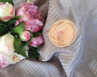 Flower 6.5 cm in beige/salmon chiffon with pearls