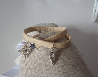 Bracelet double beige leather and feather charm