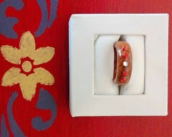 Ring 4 wooden moutouchi and varnished shiny rhinestones