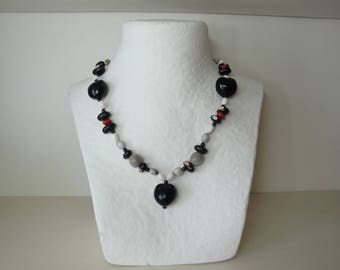 Necklace in seed exotic coconut graves