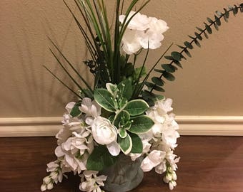 Floral Arrangement Home Decor White/Blue