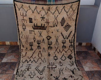 Tapis Azilal berbère marocain vintage En vente sur