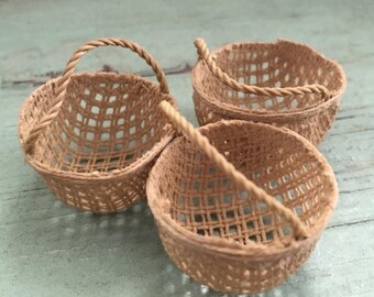 ON SALE Miniature Round Basket, Dollhouse Miniature, 1:12 Scale, Dollhouse Fairy Garden Accessory, Home and Garden Decor, Crafts, Topper