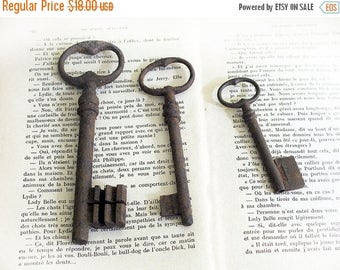set of 3 Antique big french Skeleton Key, antique patina