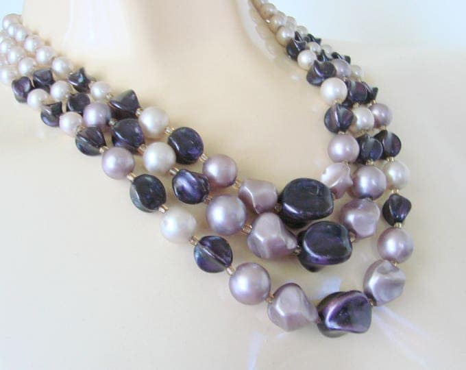 Mid Century Bib Bead Necklace / Simulated Pearls / Purple & Lavender Beads / 1960s Vintage Jewelry / Jewellery