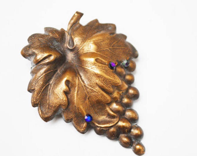 Leaf Berry Brooch - Gold Brass metal -purple rhinestone - grape leaves pin