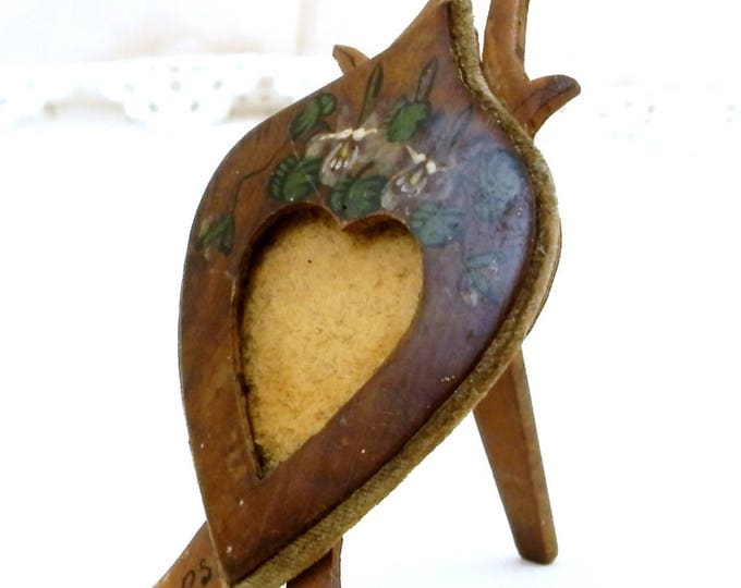 Small French Antique Heart Shaped Painted Treen / Wooden Victorian Picture Frame Souvenir from Cote D'azur Town of Cannes in South of France Small French Antique Heart Shaped Painted Treen / Wooden Victorian Picture Frame Souvenir from Cote D'azur Town of Cannes in South of France