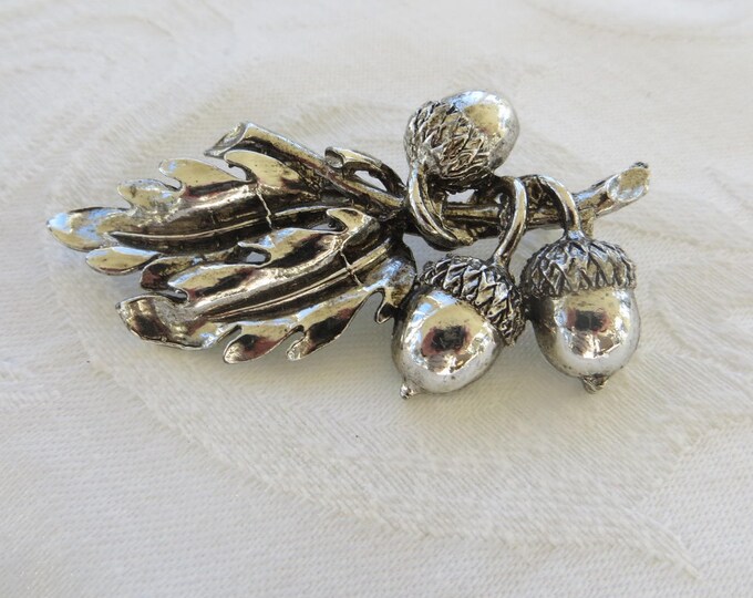 Vintage Acorn Brooch, Silver Acorn Pin, Oak Leaves, Nature Jewelry, Symbol of Strength, Acorn Jewelry