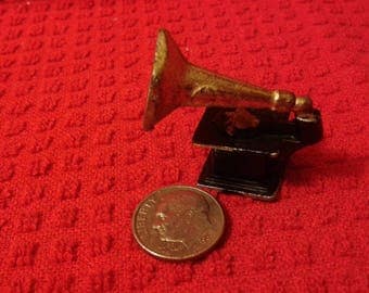 Miniature phonograph