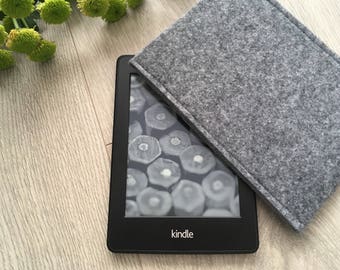 Felt Kindle cover. Handmade Kindle Paperwhite case. Kindle Voyage etui. Wool ereader case. Gray Cover. The Best Quality.