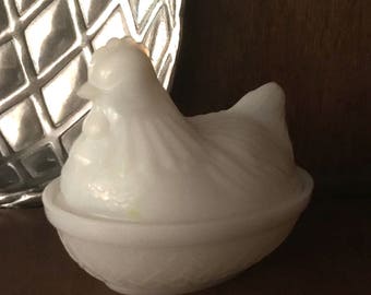 Vintage Milk Glass Small Hen On a Nest Hazel Atlas Opalescent Glass Chicken, Made in USA M862