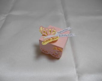 box dragees baptism butterflies and pink and yellow flower in 3 Dimensions.