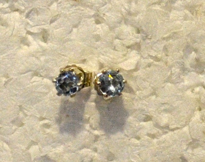 Aquamarine Studs, 4mm Round, Natural, Set in Sterling Silver E1129