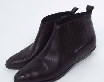 Vintage 90s Black Leather Ankle Boots -- Size 6