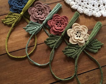Crochet bookmark, flower, unique book lover gift, more colors available, made to order