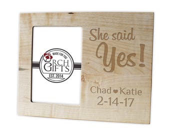 Personalized Engagement photo frame/Hardwood walnut/cherry/maple engraved picture frame, wood picture frame, engagement picture frame