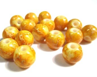10 camel marbled white glass beads 8mm (H-29)