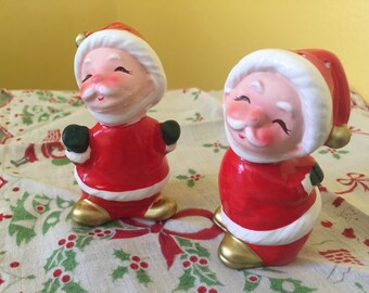 SHIPS FREE!! Vintage Napco Santa Salt & Pepper Shaker Set