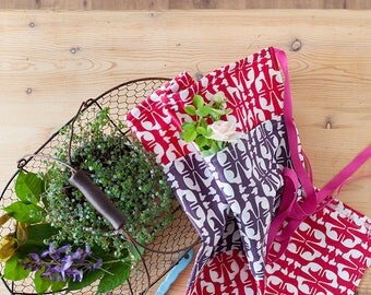 GREYHOUNDS RED APRON