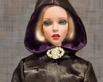 Tonner- Tyler, Deja Vu, Ellowyne Wilde - Black Satin Cloak Only