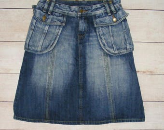 Size 10 vintage 90s knee length a-line skirt fade blue thick denim (IC13)