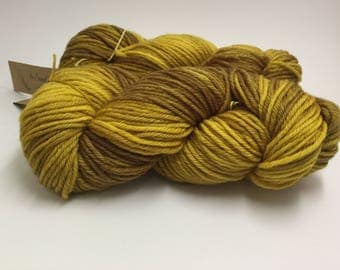 10 ply / worsted weight yarn in my Honey Shot colourway