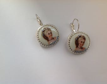 silver color, a dangle earrings