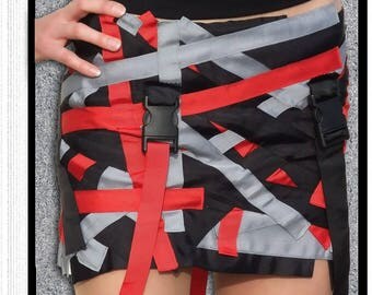 "Safety": mini skirt strapless red, black and gray.