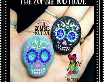 Sugar skull day of the dead necklace or brooch pin