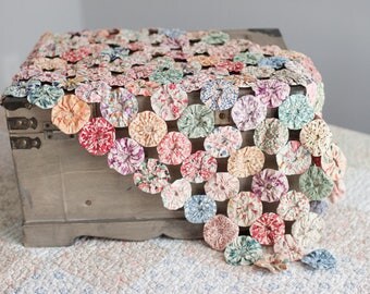 Mini Yo Yo Quilt, Vintage Quilt Layer, Newborn Mini Blanket, Baby Photo Prop Quilt, YoYo Quilt, Baby Photo Prop Layer, Yo-Yo Quilt Piece