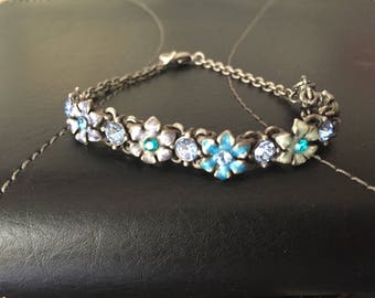 Silver bracelet with turquoise flowers