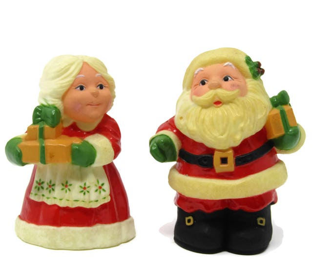 Vintage Hallmark Santa Salt and Pepper Shakers - Santa and Mrs. Clause Shaker - Christmas Salt and Pepper Shakers - Christmas Decor Mom Teen