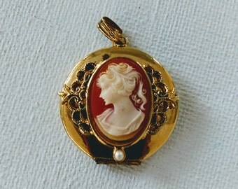 Goldtone Cameo locket pendant