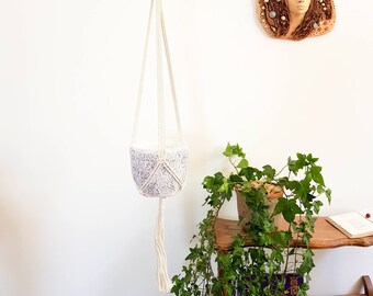 Plant holder. Hanging planter holder. Macrame plant hanger. Pot hanger. Hanging plant. Hanging planters. Hanging plant holder.
