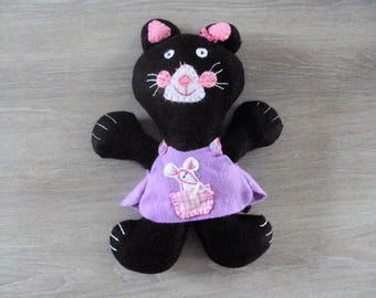 Blanket Chleo cat with her purple apron and her little friend