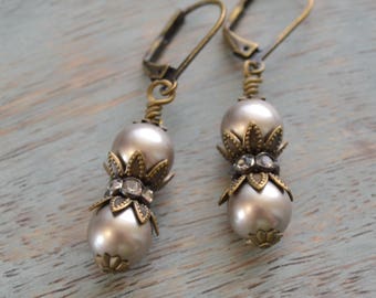 Platinum Grey Pearl Earrings, Vintage-Inspired Pearls, Romantic Wedding, Pearl and Rhinestone Earrings, Swarovski Pearl, Bridesmaid Gift
