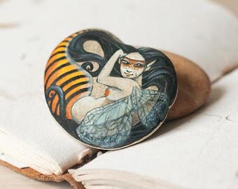 Stone with a hand-painted flower bee-fairy,home decor,stone art,painted rock,talisman,bee,christmas gift,fairy accessories,fée,elfe,hada