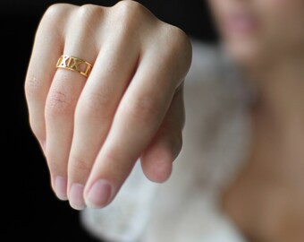 Roman Numerals Ring • Custom Date Ring • Personalized Anniversary Ring • Roman Numeral Jewelry • Wedding Date Band • Engagement Ring • RH03