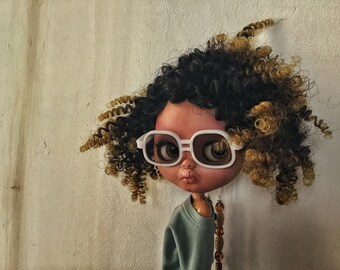 Tara ~ tanned blythe doll ~ custom doll ~ bambola ~ fashion doll ~ big eyes ~ ooak doll ~ art doll ~ wefted ombré hair ~ afro style .