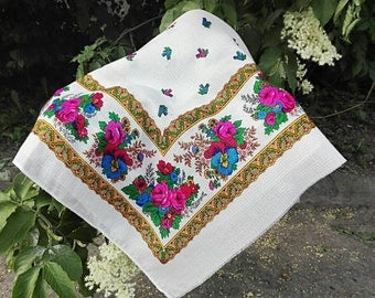 Mother gift Vintage shawl Ukraine Gift ideas Gift for mom Womens shawl Grandma gift Etsy vintage Fashion Vintage scarf White shawl Floral