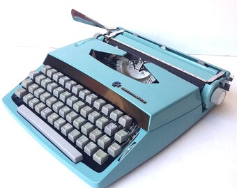 Commodore (Consul) Manual Portable Typewriter