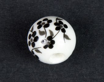 10 black flowers pattern white porcelain beads