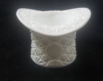 Vintage Fenton Milk Glass Top Hat